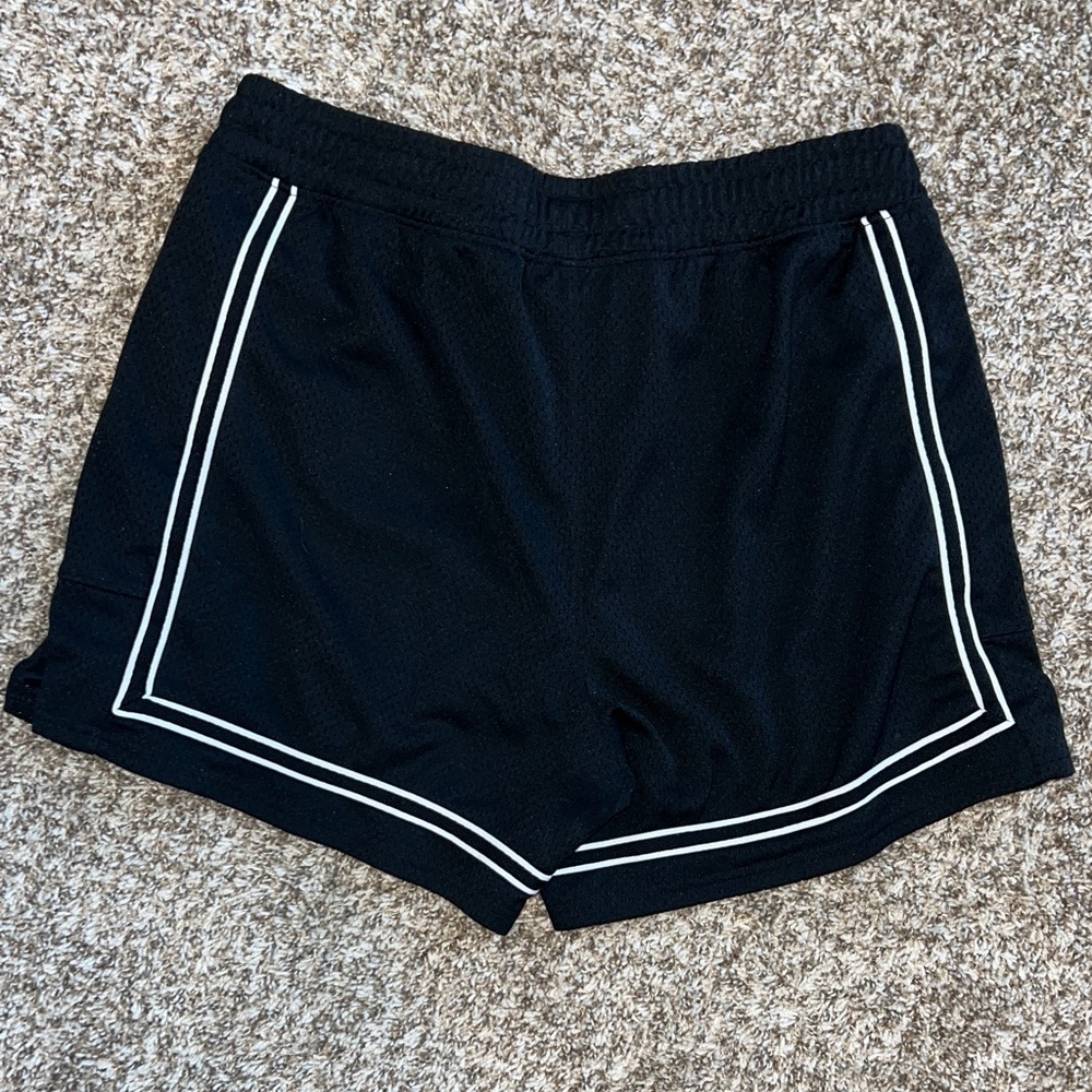 Under Armor Women’s Black Baseline Pro Mesh Shorts - Picture 4 of 6